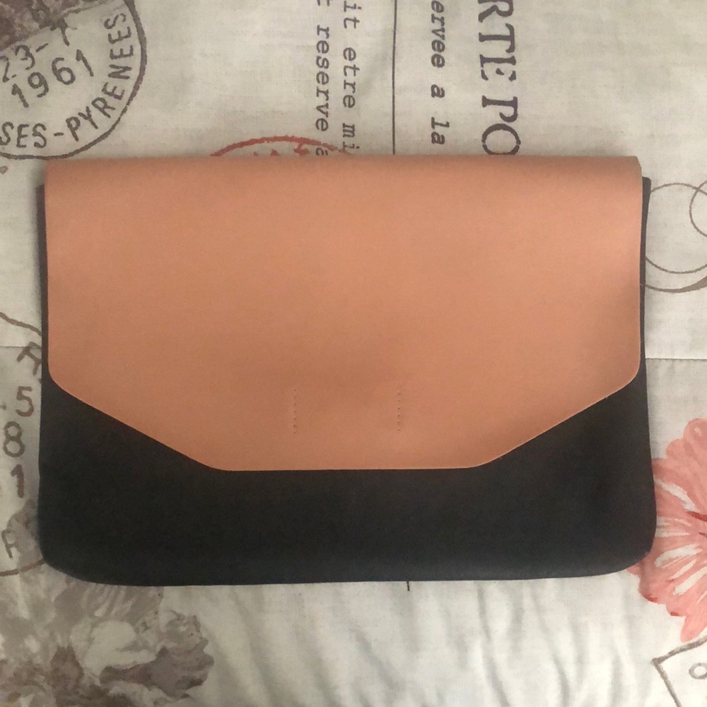 📦 Black and Blush Clutch